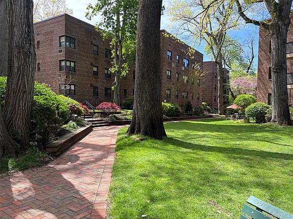 2nd image of 35 Knightsbridge Road #2-B