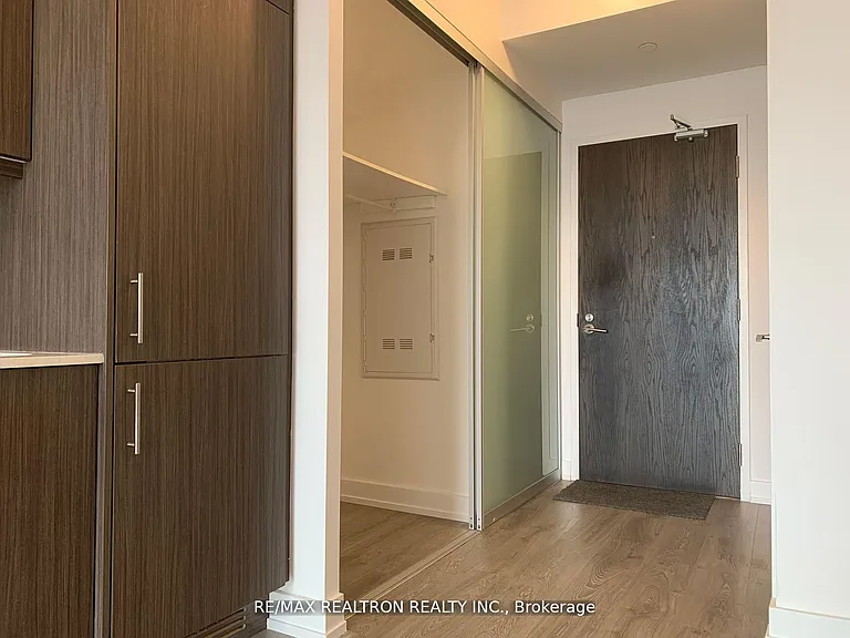 297 College St #917 — Photo 12
