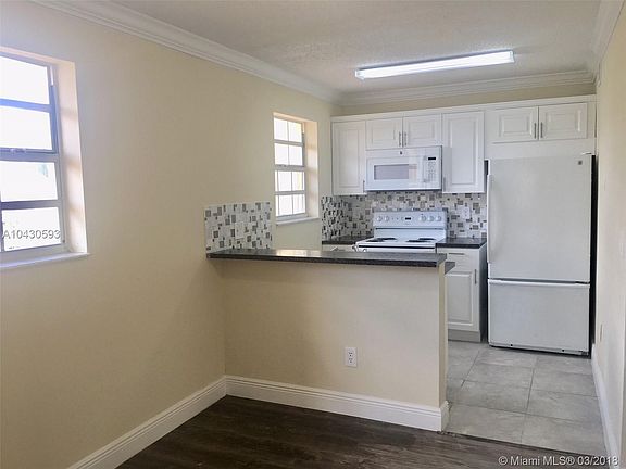 4th image of 2210 SE 27th Dr