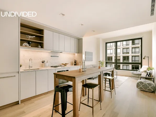 550 Vanderbilt Avenue image 1 of 10