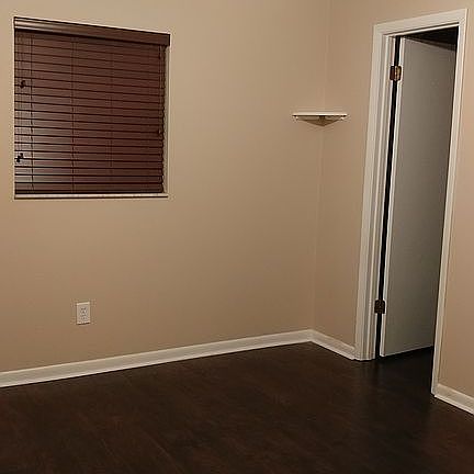 4th image of 23 Berkshire Ln