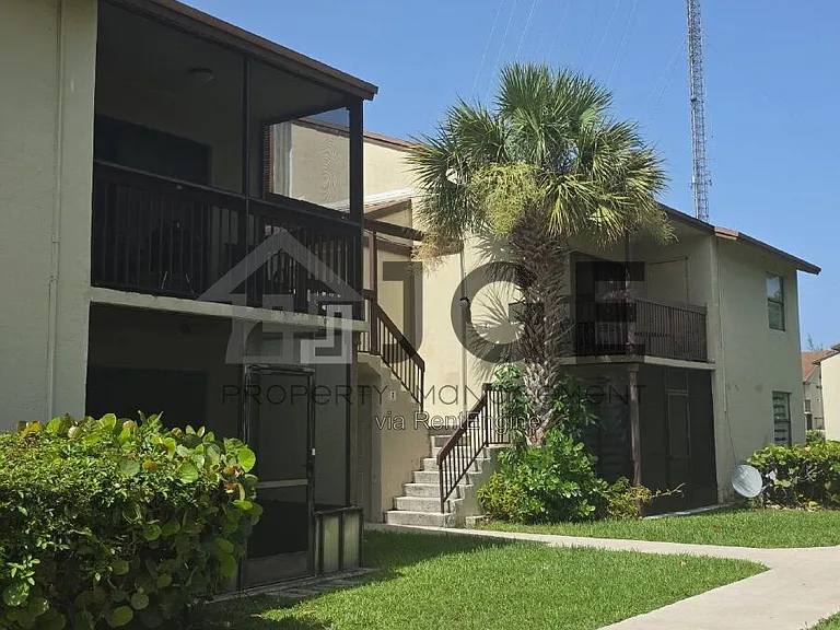 475 NW 210th St #204 — Photo 1