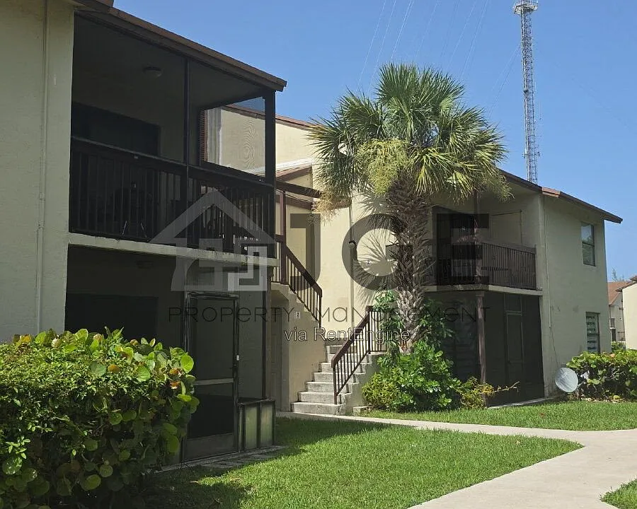 475 NW 210th St #204
