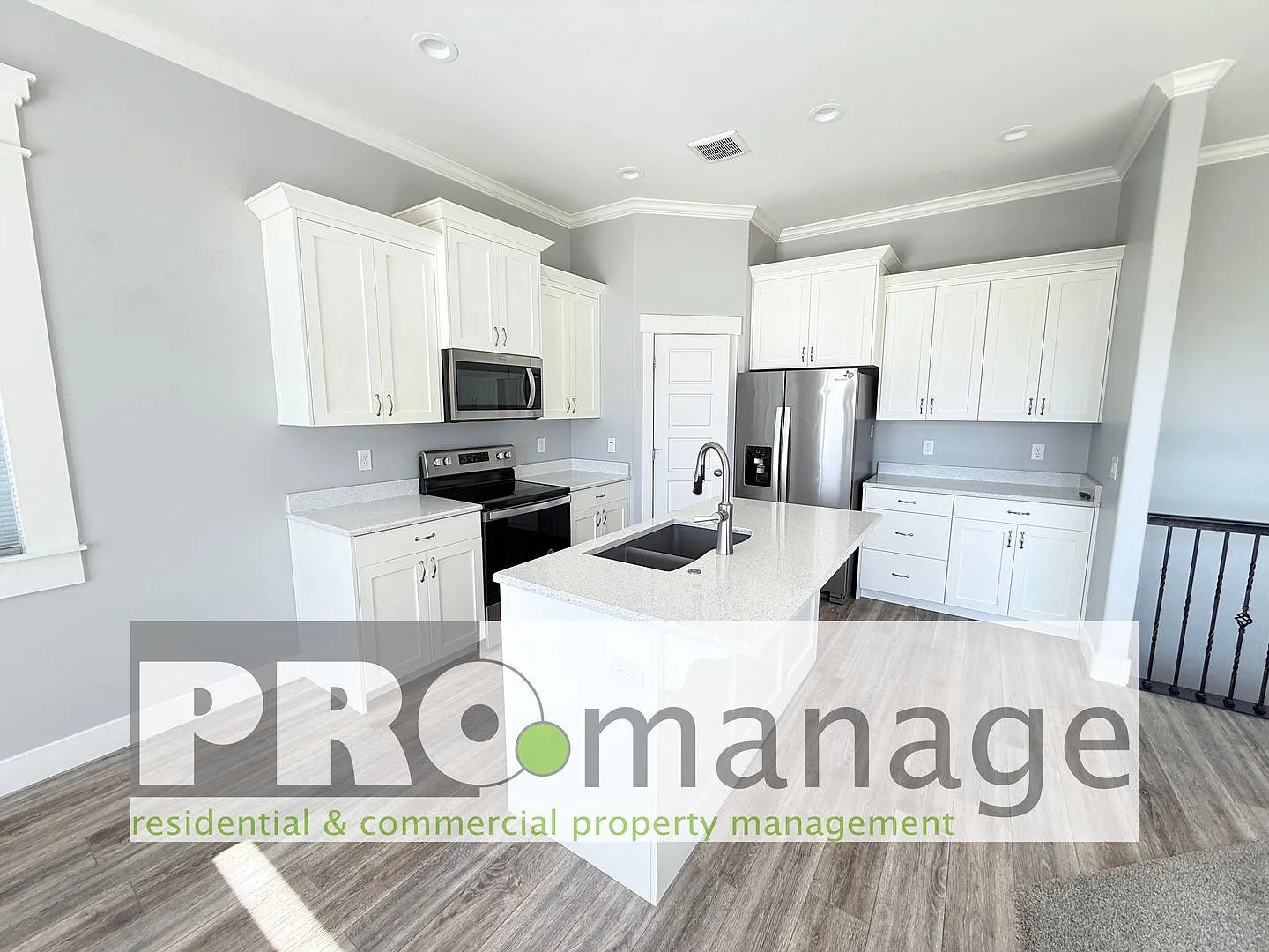 Immaculate single family home on the West side — Photo 2