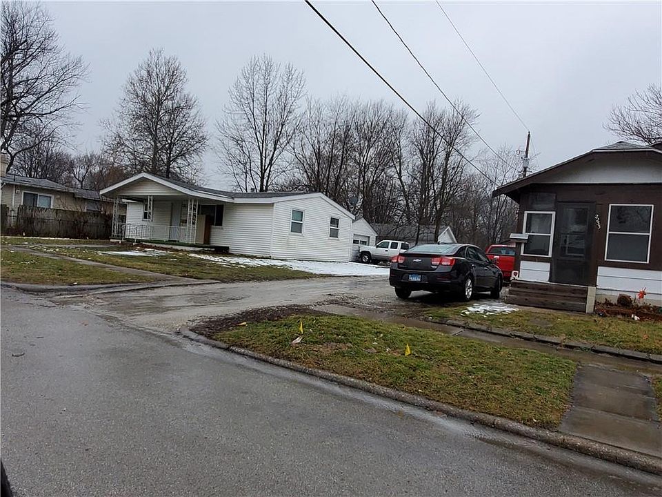 2nd image of 2223 N Illinois St
