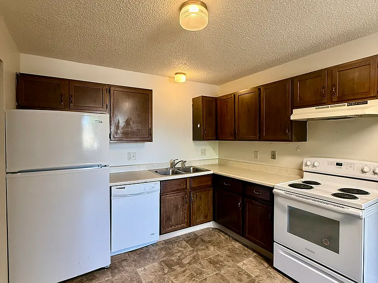 114 Juniper Pl #D — Photo 5