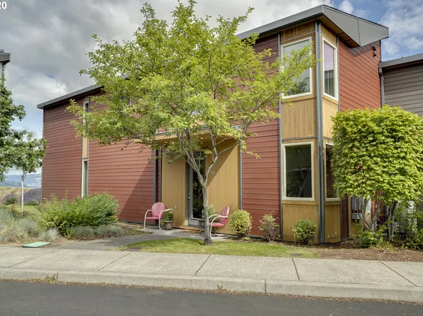 19 Mosier Creek Pl, Mosier, OR 97040