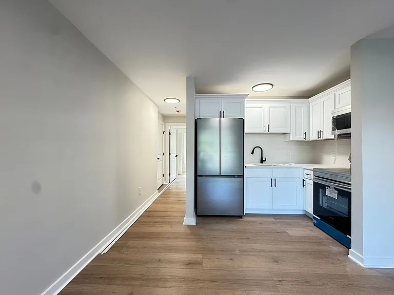 358 Campbell Ave — Photo 12
