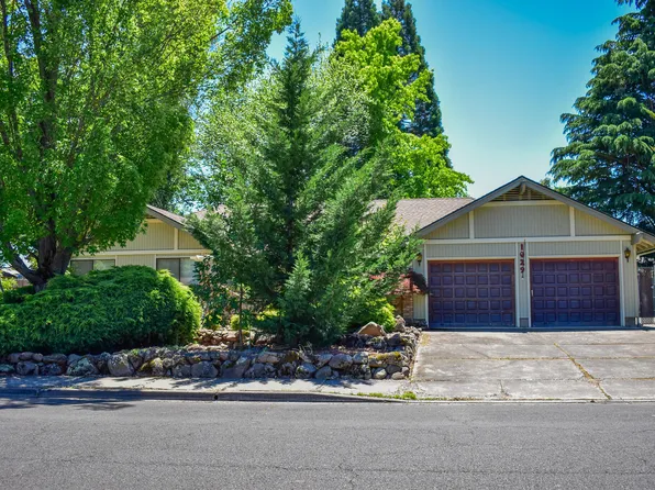 1029 Aspen St, Medford, OR 97501