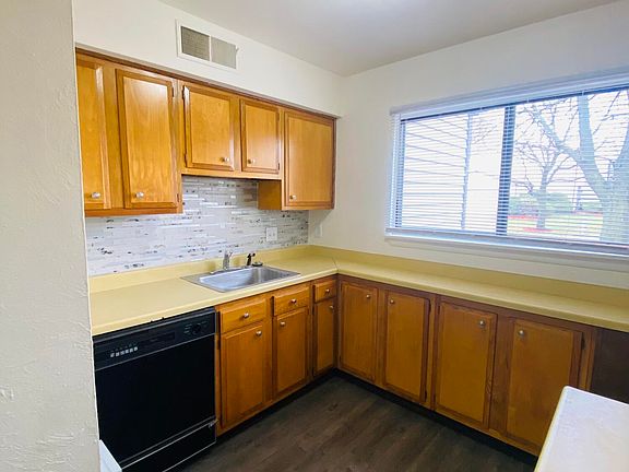 5th image of 8305 N 107th St Unit H