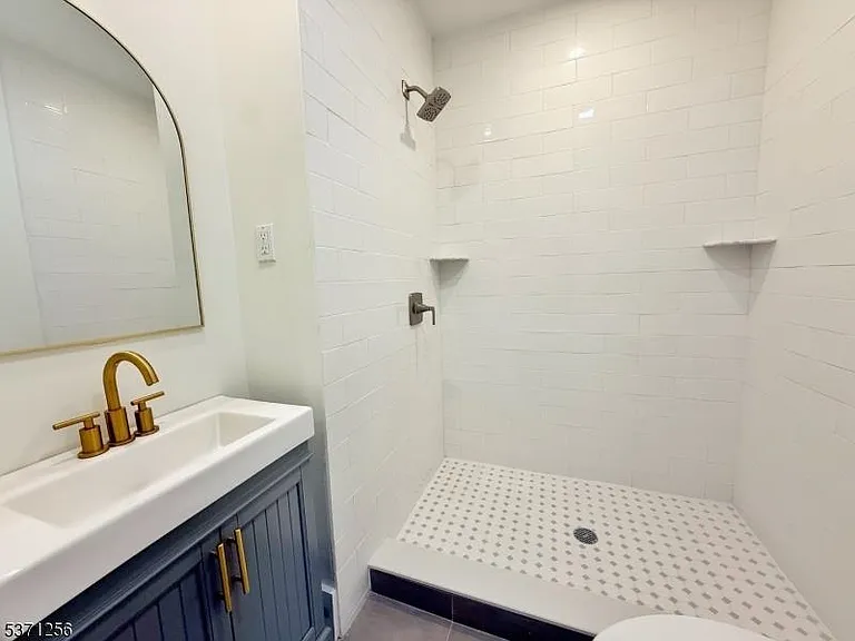 166 Washington Pl — Photo 5