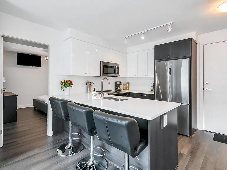 2525 Clarke St #502 — Photo 10