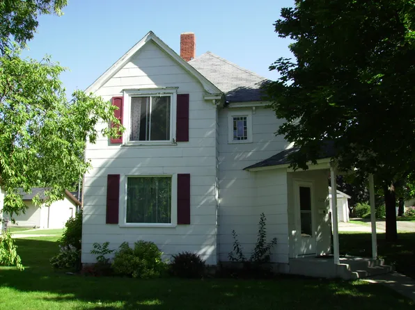 1215 10th St E, Glencoe, MN 55336