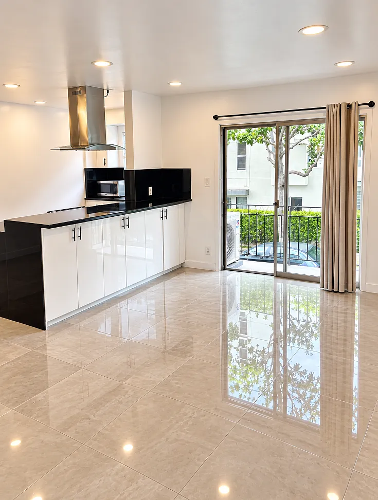 2 bed, 1.5 bath, 900 sqft, $3,395 — Photo 2