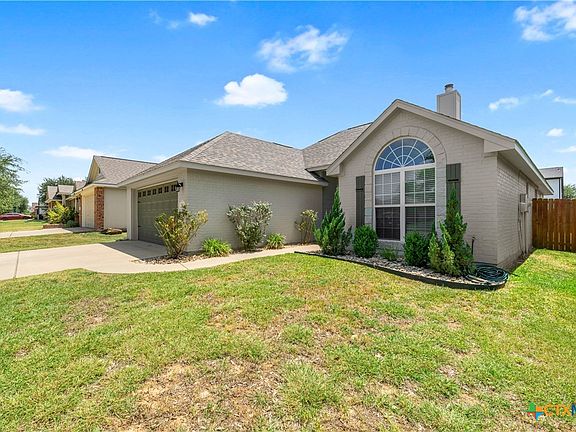 3rd image of 7921 Honeysuckle Dr