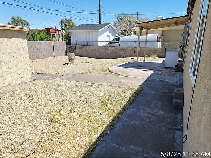 148 W Victory Rd — Photo 17
