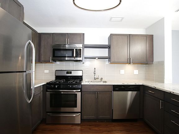 3rd image of 1704 N North Park Ave #5A