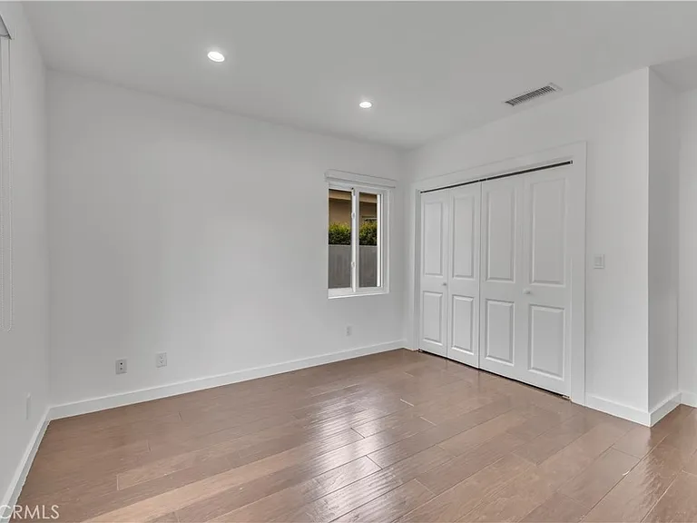 4925 Nagle Ave — Photo 24