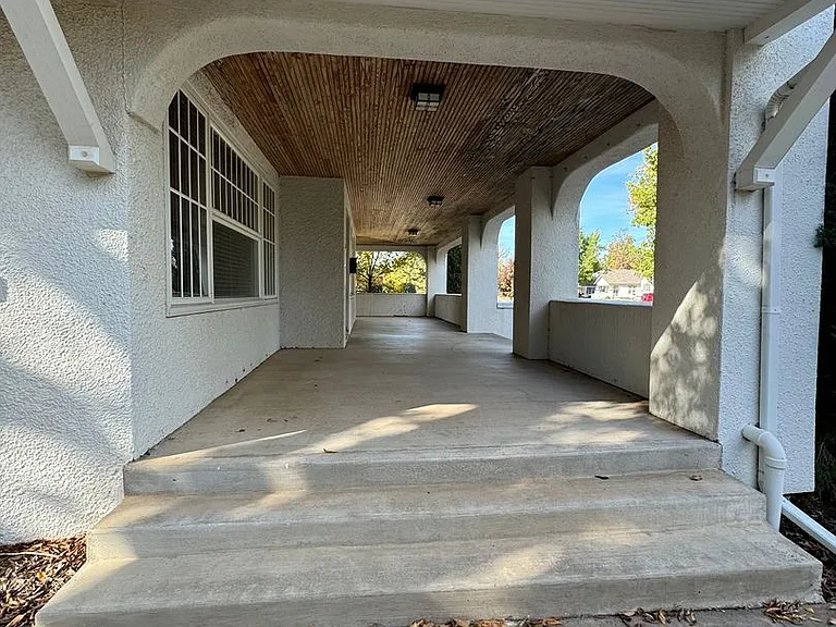 1523 W Broadway Ave — Photo 2