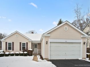352 Timber Oaks Dr, North Aurora, IL 60542