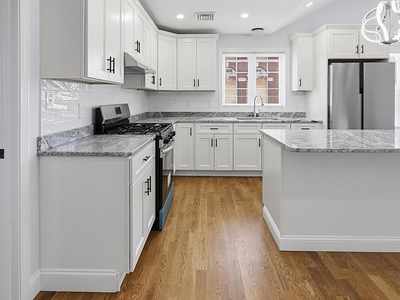 2nd image of 489 Spring St