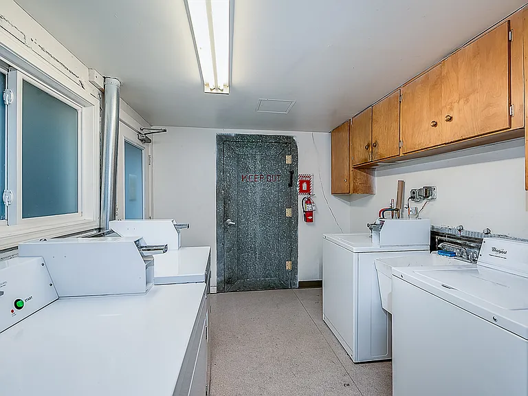 201 NE 40th St #101 — Photo 14