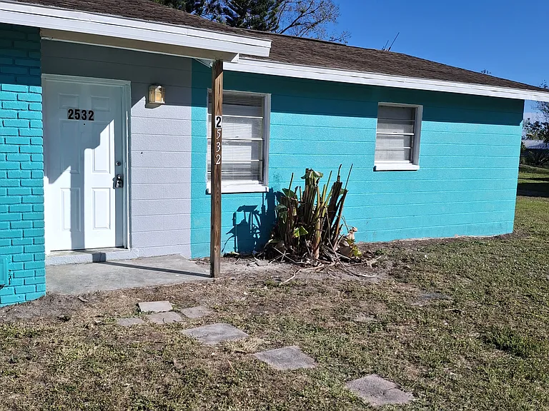 2532 SW Lois Ave — Photo 9