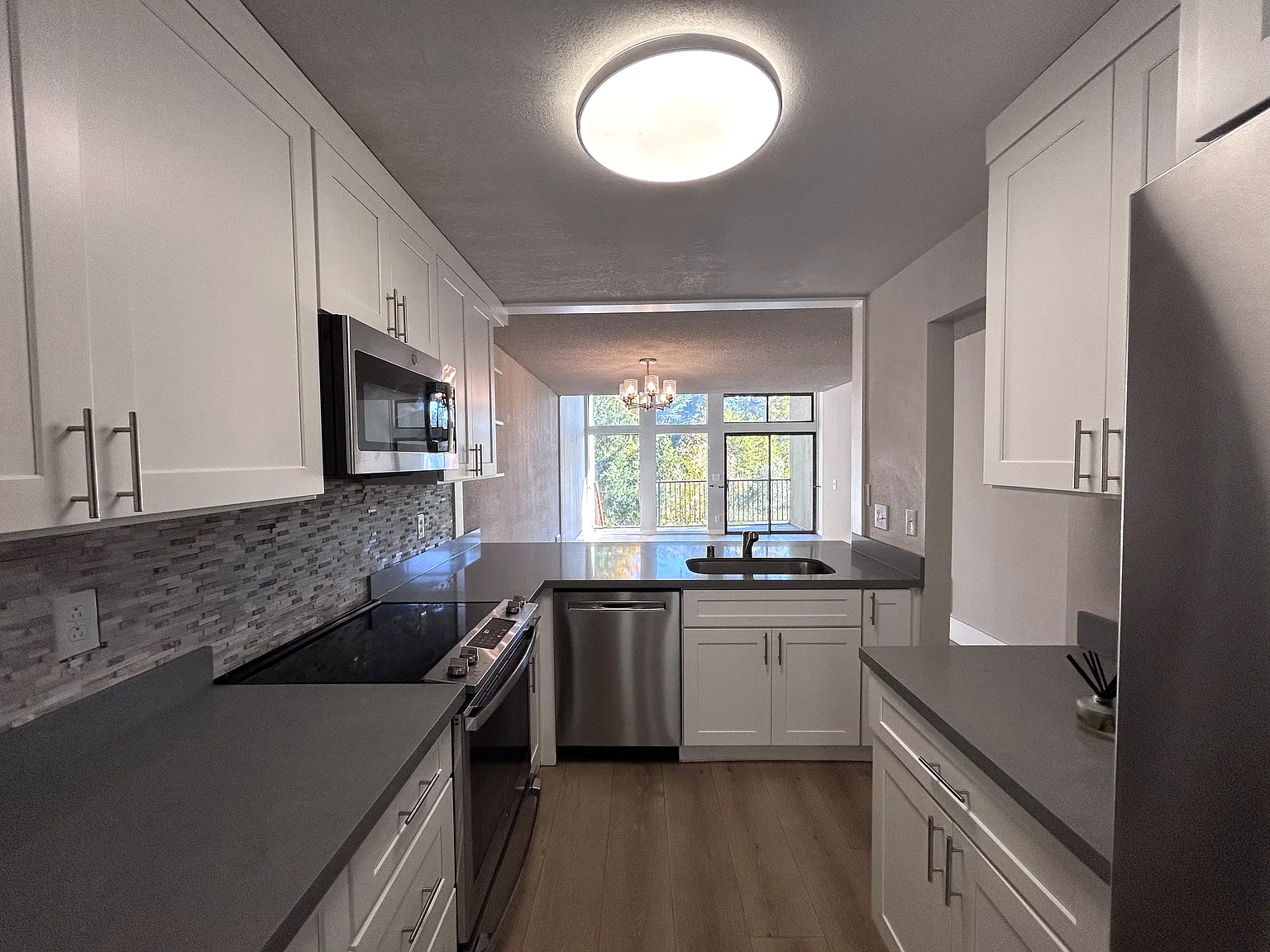 2 bed, 1048 sqft, $3,150 — Photo 3