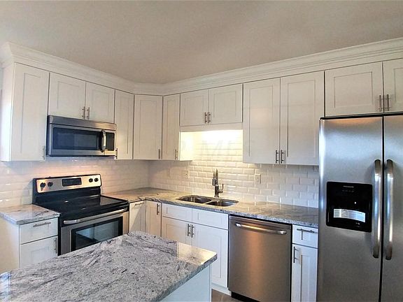 3rd image of 300 Hereford Dr