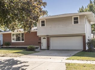 863 Harmel Ave, Oshkosh, WI 54902