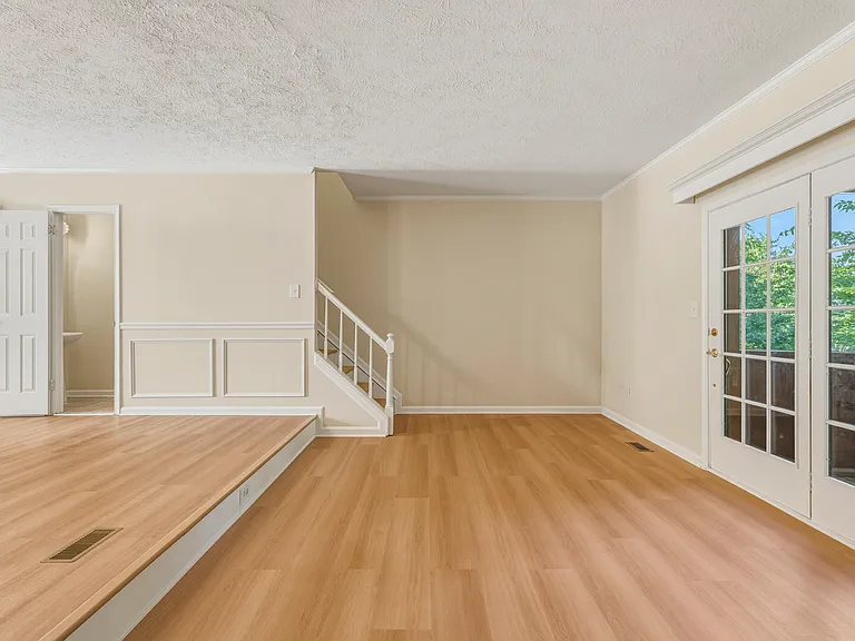 55 Oak Crest Ct — Photo 38