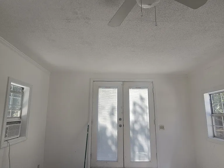 629 W Watson St — Photo 13