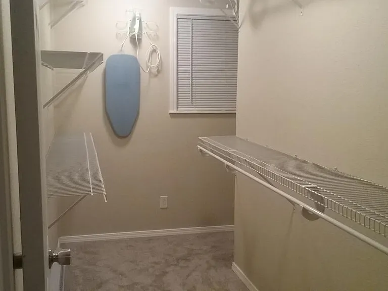 Master Walk-in