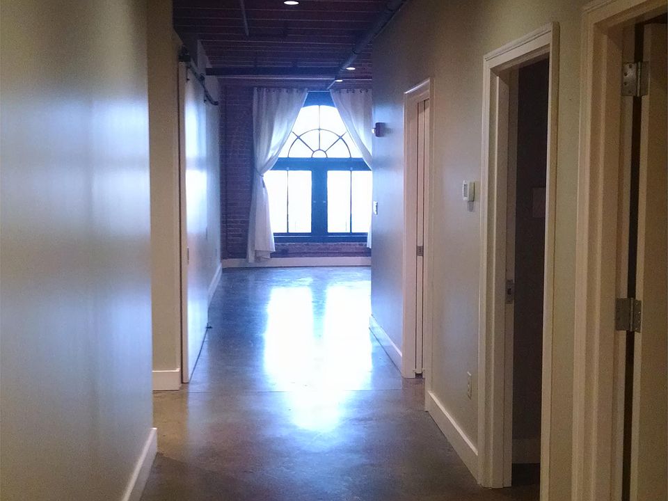 Entrance and unit hallway
