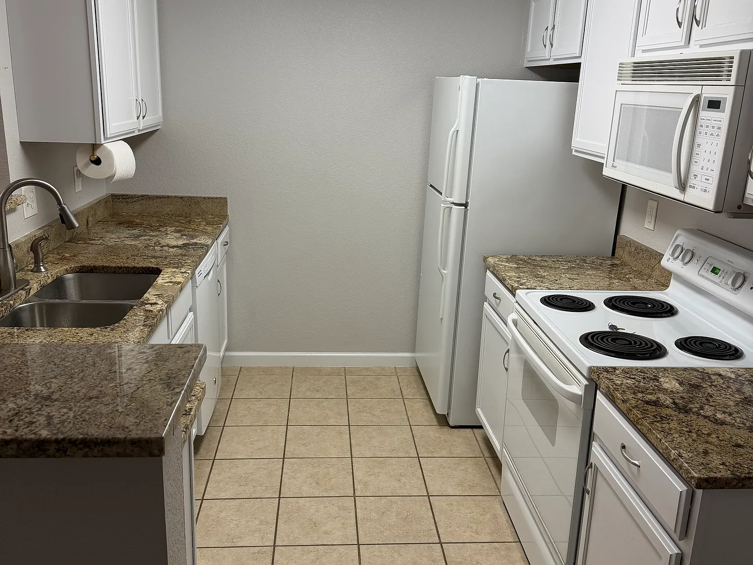 2 bed, 1000 sqft, $1,895 — Photo 2