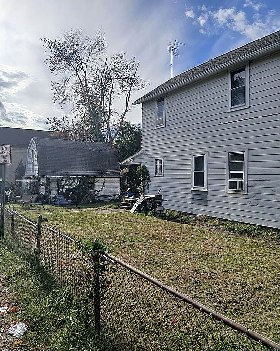 2nd image of 35 John St