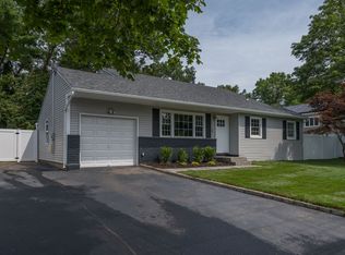 24 Wren Ct, Northport, NY 11768