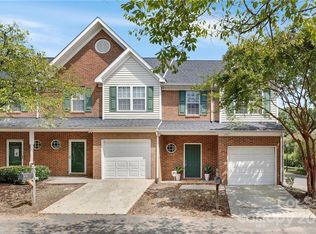 2113 Lennoxshire Square Ct, Charlotte, NC 28210