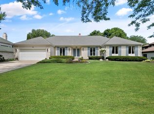 166 Saddle Brook Dr, Oak Brook, IL