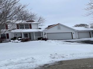 8313 Forest Ln, Machesney Park, IL 61115