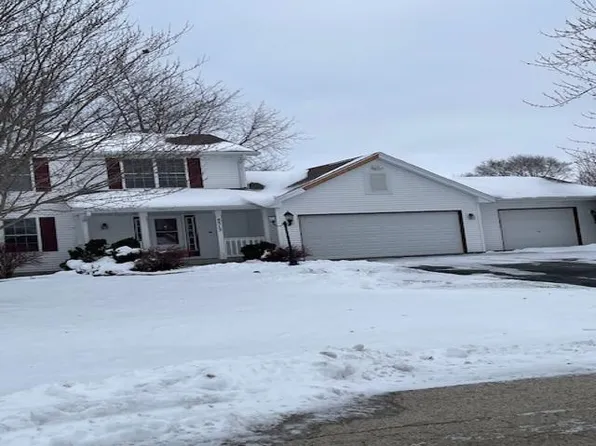 8313 Forest Ln, Machesney Park, IL 61115