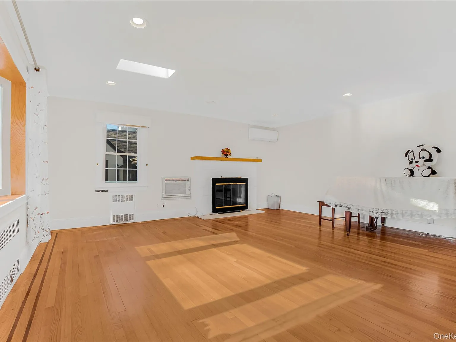 3 bed, 2.0 bath, 1303 sqft, $5,600 — Photo 4