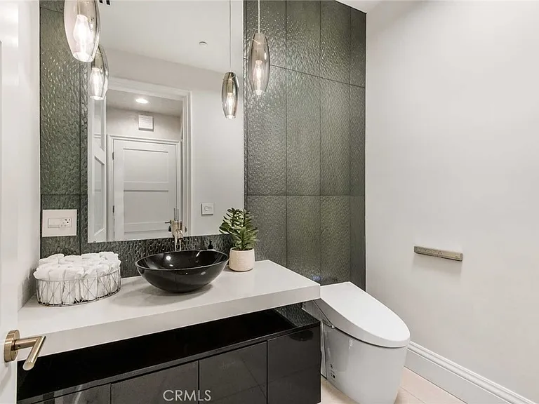 1756 Clear View Dr — Photo 27