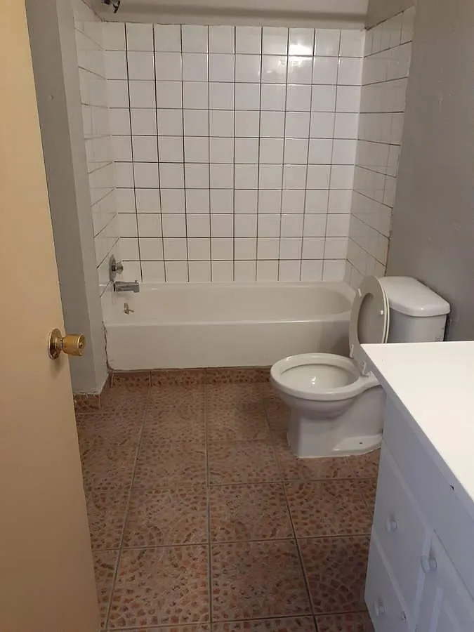 3 bed, 1000 sqft, $1,895 — Photo 2