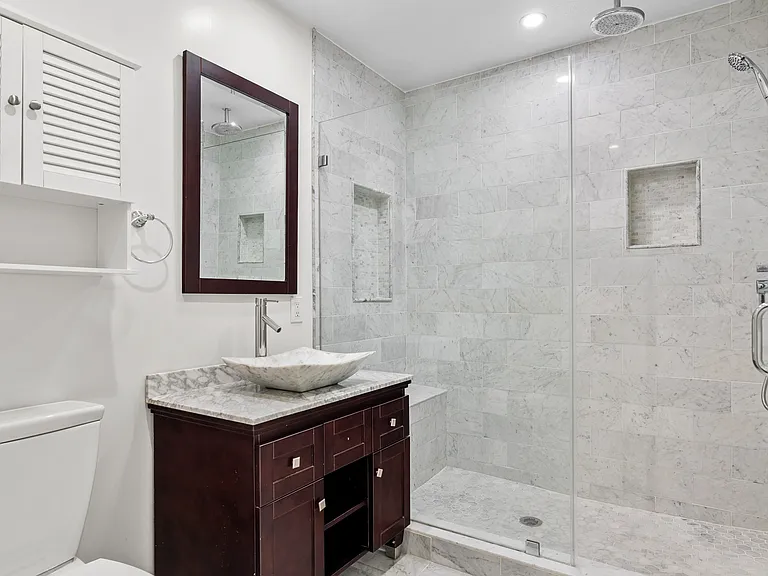 4242 Van Nuys Blvd — Photo 18