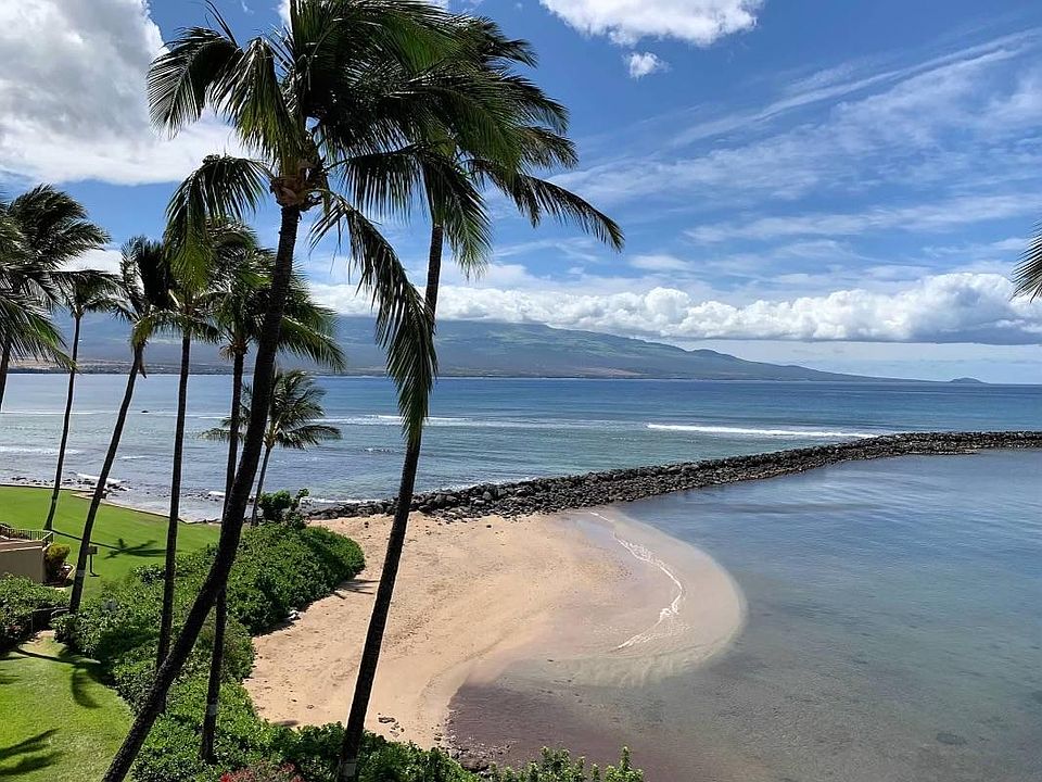 View of the ocean, Haleakala and baby beach out front from the lanai