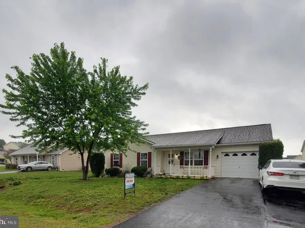 118 Strada Dr W, Martinsburg, WV 25403