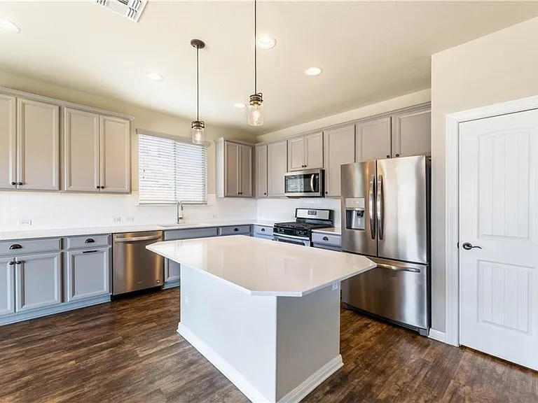 5413 Traviston Dr — Photo 8
