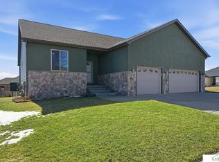 2727 Shadowbrook Dr, Lincoln, NE 68516