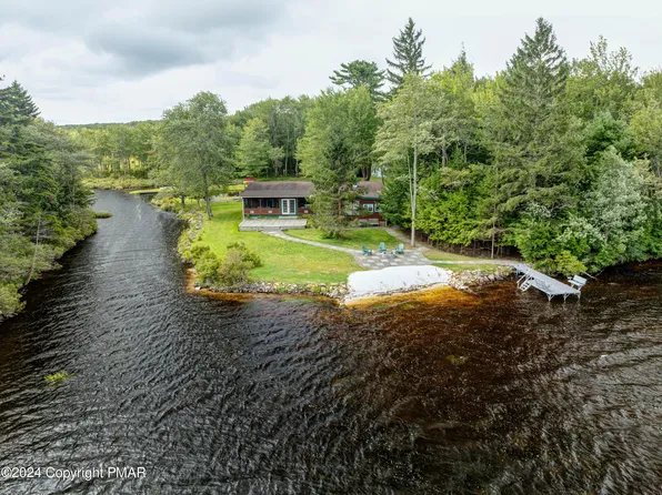 89 Westwood Blvd, Gouldsboro, PA 18424